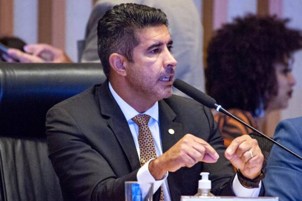 Projeto do Deputado Roosevelt Vilela (PL-DF) proíbe a participação de crianças em paradas LGBTQIA+ - Agência CLDF