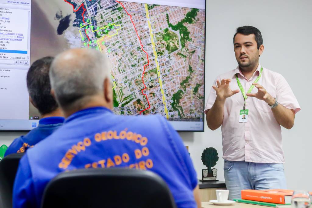 Equipe do Departamento de Recursos Minerais do Rio de Janeiro (DRM-RJ) enviada a Maceió vai atuar no monitoramento da área afetada. (Divulgação Gov RJ)