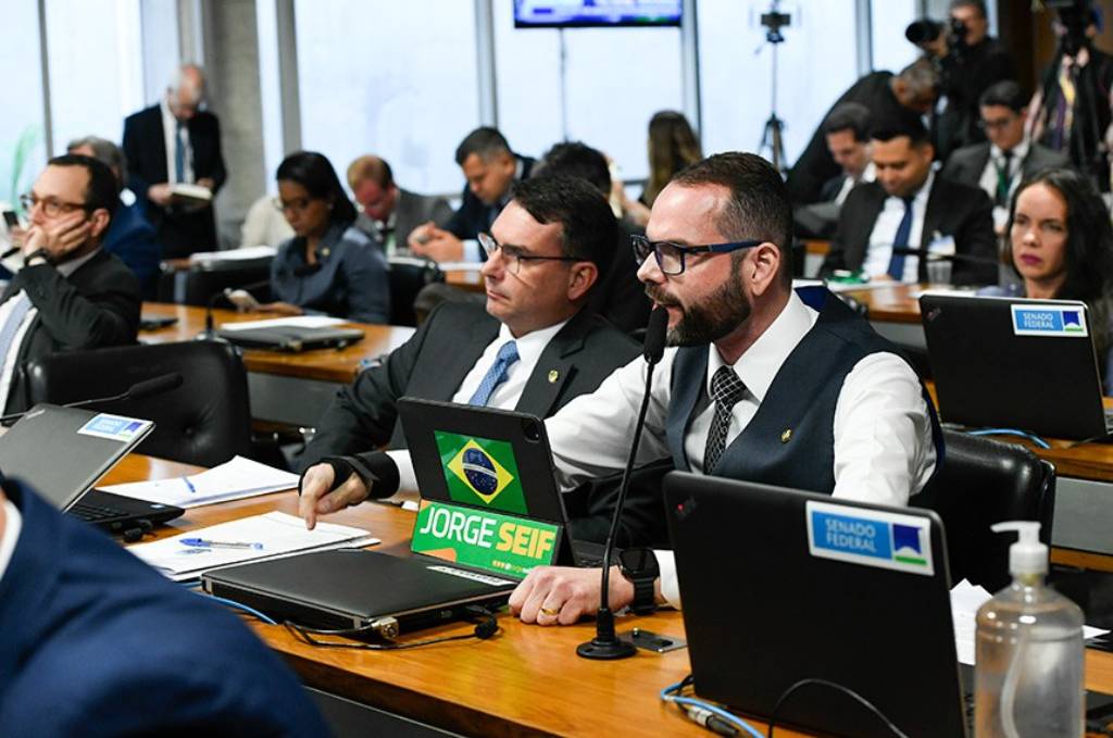 Senador Flávio Bolsonaro (PL-RJ) é autor e o Senador Jorge Seif (PL-SC), relator do projeto - Foto: Roque de Sá/Agência Senado