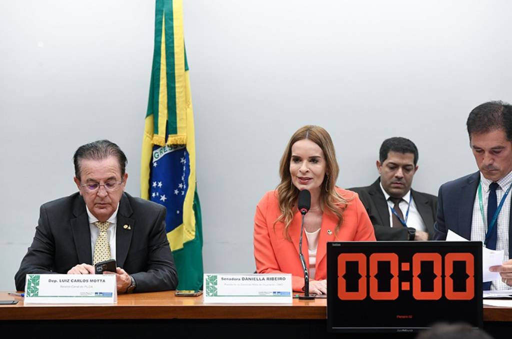 O relator geral do Orçamento, deputado Luiz Carlos Motta (PL-SP), e a presidente da CMO, senadora Daniella Ribeiro Jefferson - Foto: Rudy/Agência Senado