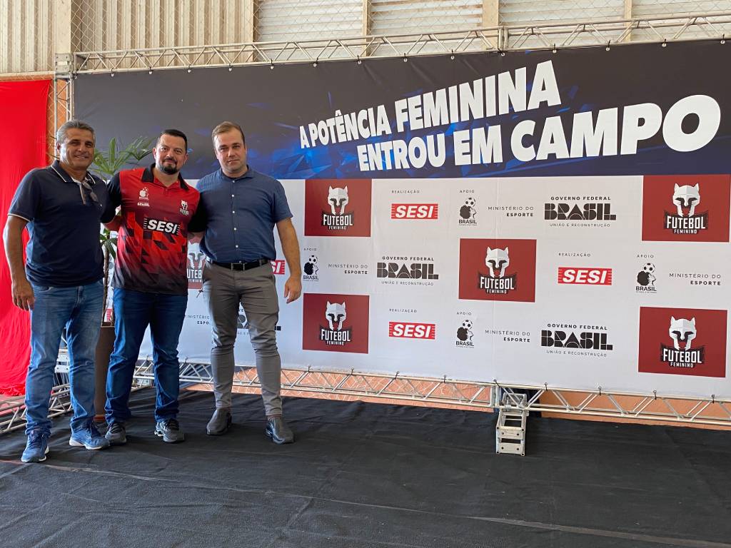Vereador Gustavo Pozzi com secretário de esportes, Anderson Ferrares e com o coordenador Regional do Programa Atleta do Futuro do SESI-SP, Alexandre - Foto: Assessoria de Imprensa do Vereador