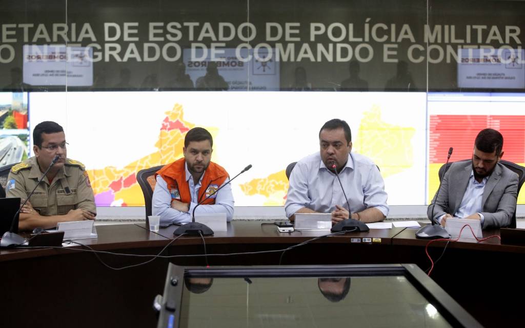 Em reunião no CICC, governador Cláudio Castro determina a publicação de um decreto para a criação de um grupo de acompanhamento de gastos para agilizar o atendimento aos municípios atingidos pelas chuvas. Foto: (Luis Alvarenga)