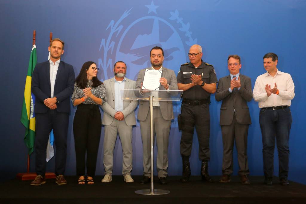 Governador Cláudio Castro (PL-RJ) com representantes das concessionárias Supervia, Metrô, Barcas e CCR Via Lagos - Foto: (Philippe Lima)