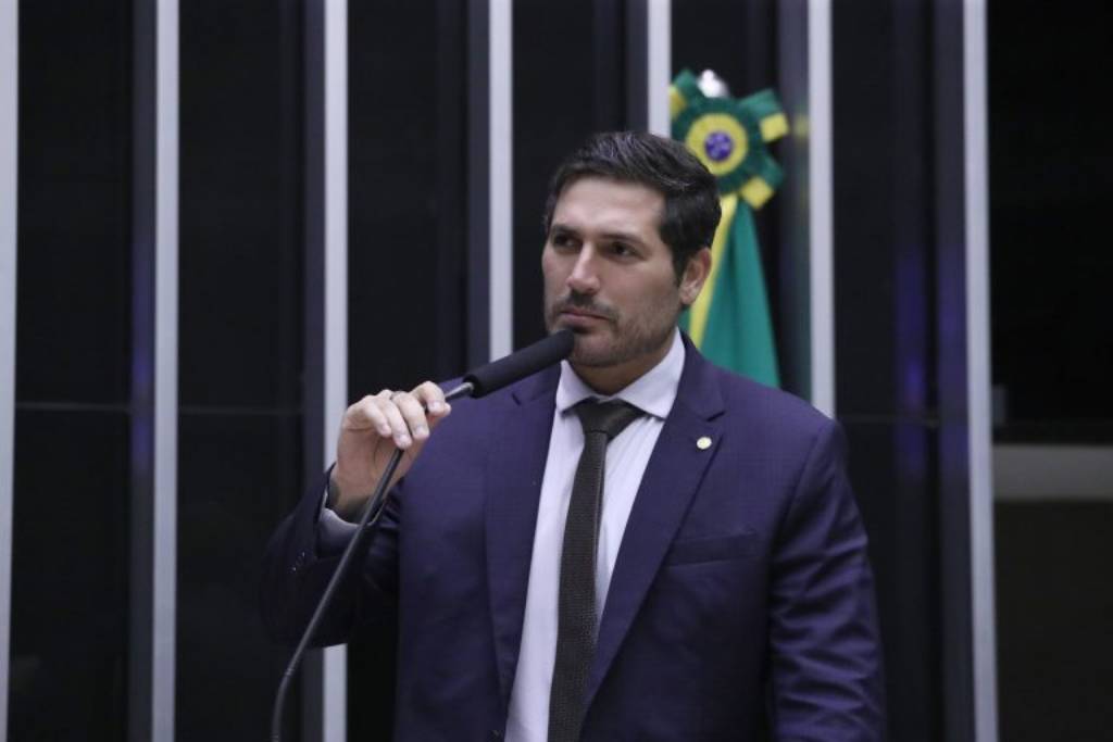 Deputado Luciano Vieira (PL-RJ) apresentou relatório favorável à proposta - Foto: Bruno Spada/Câmara dos Deputados