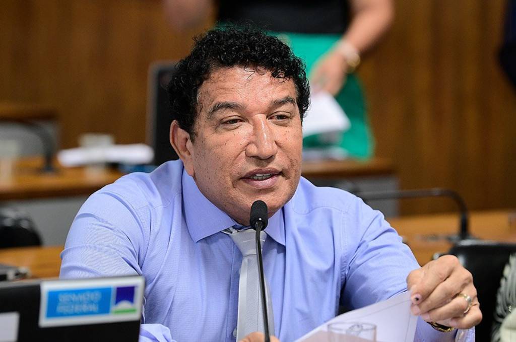 Autor do projeto, Magno Malta defende o direito fundamental à proteção integral de crianças e adolescentes como motivo para limitar o acesso a expressões artísticas que envolvam nudez, sexo, pedofilia ou crítica a religião - Foto: Pedro França/Agência Senado