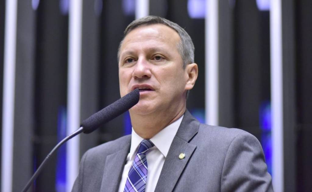 Deputado Sanderson (PL-RS): detentos usam o celular para comandar facções de dentro dos presídios - Foto: Zeca Ribeiro / Câmara dos Deputados
