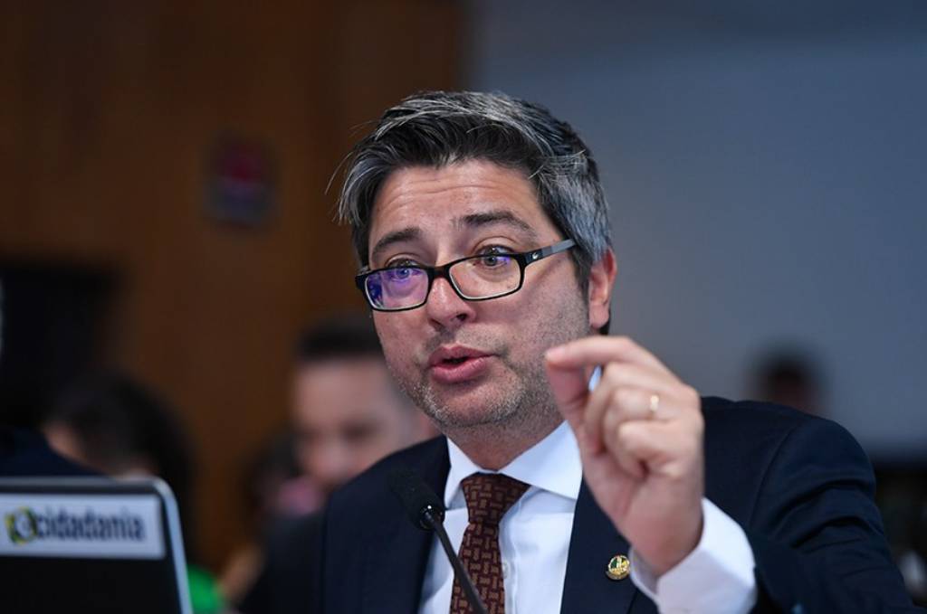 O relator, Carlos Portinho, apresentou relatório favorável, com emendas, ao PL 3.039/2023; texto segue para a CTFC – Foto: Edilson Rodrigues/Agência Senado