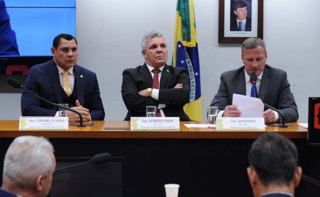 Deputado Alberto Fraga (PL-DF)  (C): "Não temos que levar tudo a ferro e fogo" - Foto: Renato Araújo/Câmara dos Deputados