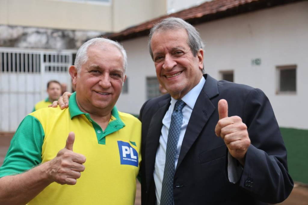 Legenda: Senador Izalci e o presidente do PL, Valdemar Costa Neto (Foto: Beto Barata / PL) 