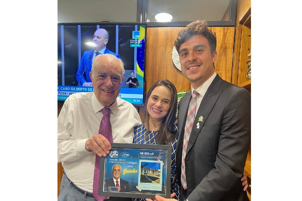 Deputado Antonio Carlos Rodrigues (PL-SP), Marina Lima e Gustavo Lima - Foto: Assessoria de Imprensa Deputado