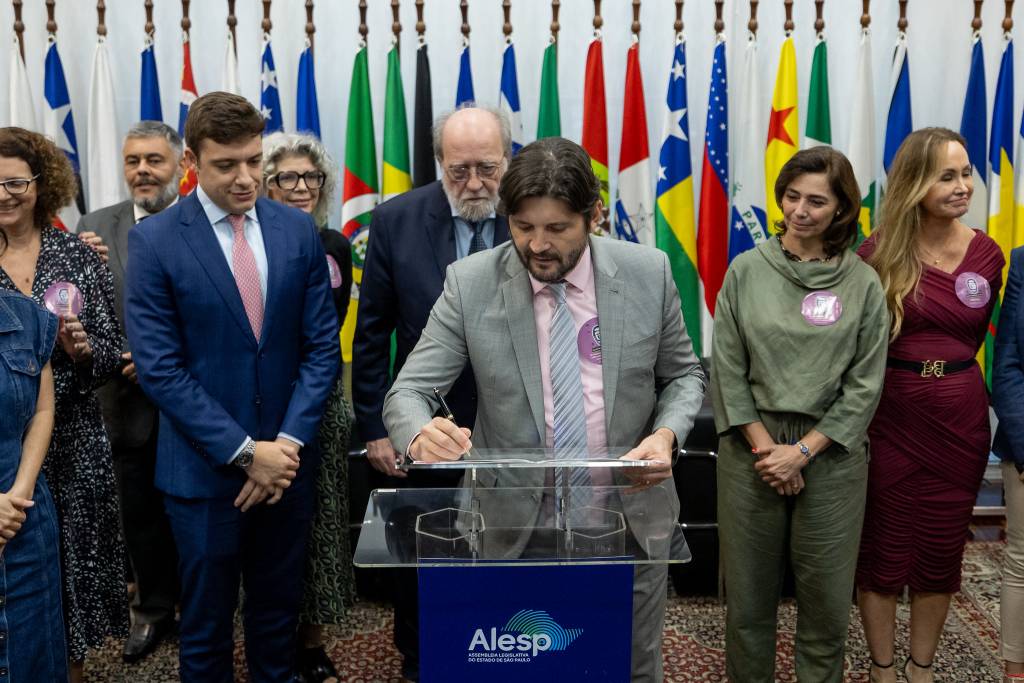 Presidente da Assembleia Legislativa do Estado de São Paulo, André do Prado (PL-SP), assinou a adesão ao pacto "Ninguém se Cala" - Foto: Rodrigo Costa