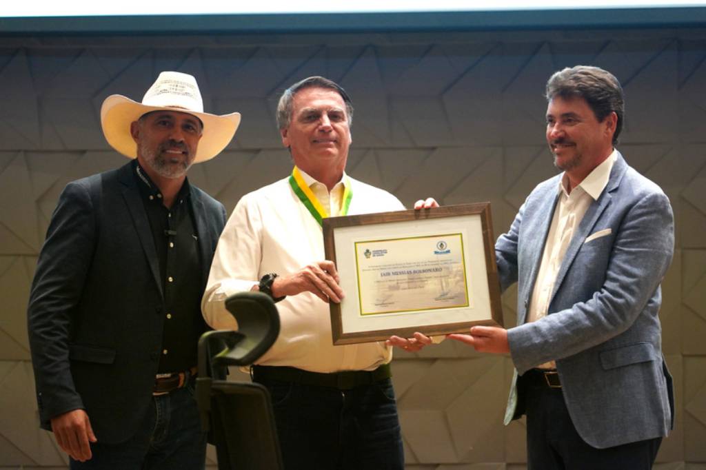 Jair Bolsonaro (PL) recebeu homenagem na Assembleia Legislativa de Goiás – Foto: Agência Assembleia de Notícias