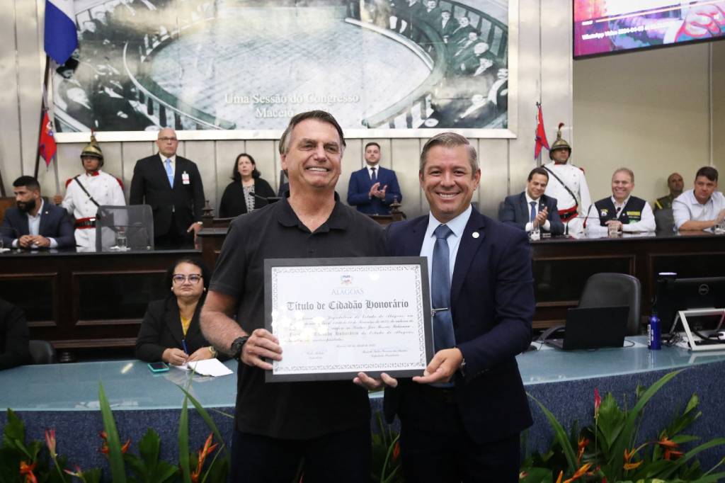 Jair Bolsonaro recebe título de Cidadão Honorário de Alagoas - Foto: Divulgação - Assembleia Legislativa de Alagoas