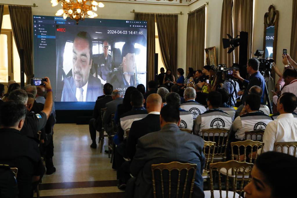 Governador Cláudio Castro (PL-RJ) apresenta programa de videomonitoramento que vai equipar viaturas - Foto: Ernesto Carriço