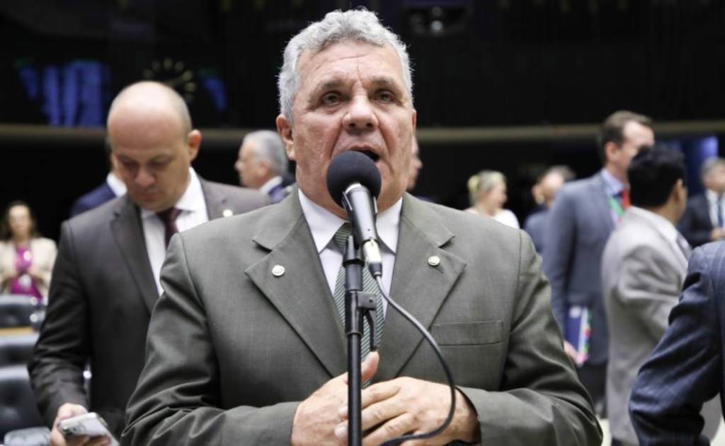 Deputado Alberto Fraga (PL-DF) diz que o objetivo é corrigir omissão da lei - Foto: Mario Agra / Câmara dos Deputados