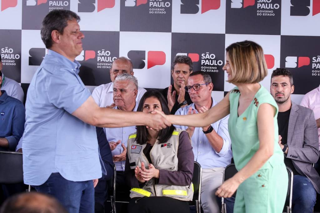 Governador Tarcísio de Freitas e a deputada Delegada Graciela (PL-SP) – Foto: Da assessoria da deputada Delegada Graciela