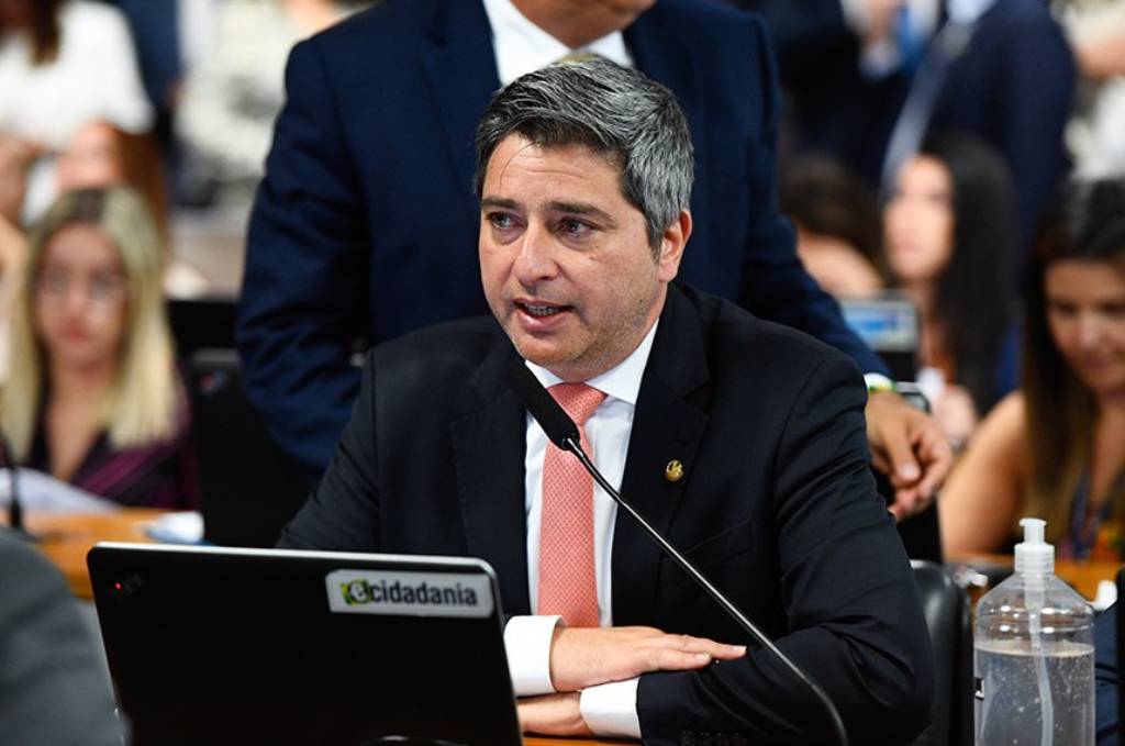 Senador Carlos Portinho (PL-RJ): apresentou relatório favorável à PEC 66/2023, de Jader Barbalho; texto segue para o Plenário - Foto: Roque de Sá/Agência Senado
