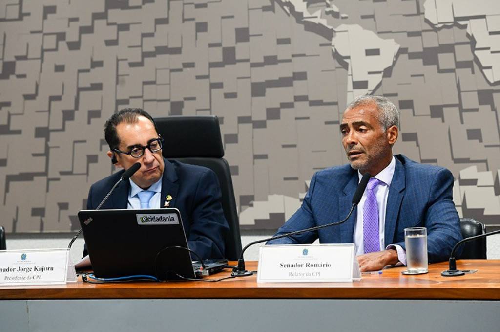 O presidente da CPI, Jorge Kajuru, e o relator, Romário (PL-RJ): comissão vai colher depoimentos sobre manipulação de resultados – Foto: Marcos Oliveira/Agência Senado