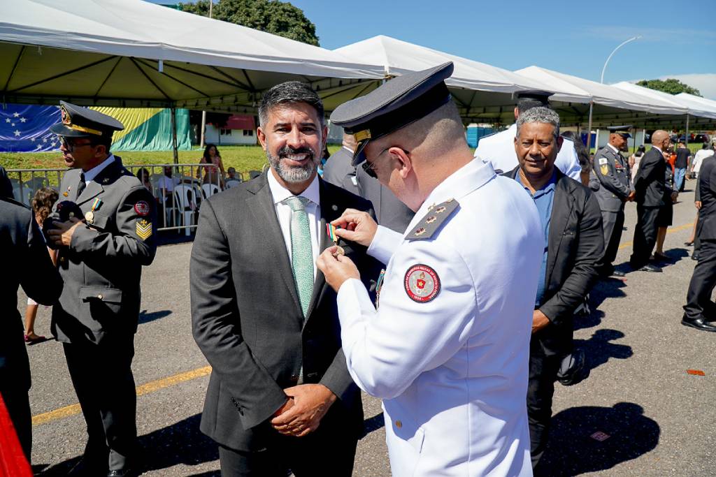 A Medalha Maurilo de Hollanda é consignada àqueles que tenham contribuído ou prestados relevantes serviços à Perícia de Incêndio do Distrito Federal - Foto: Bruno Sodré - Agência CLDF