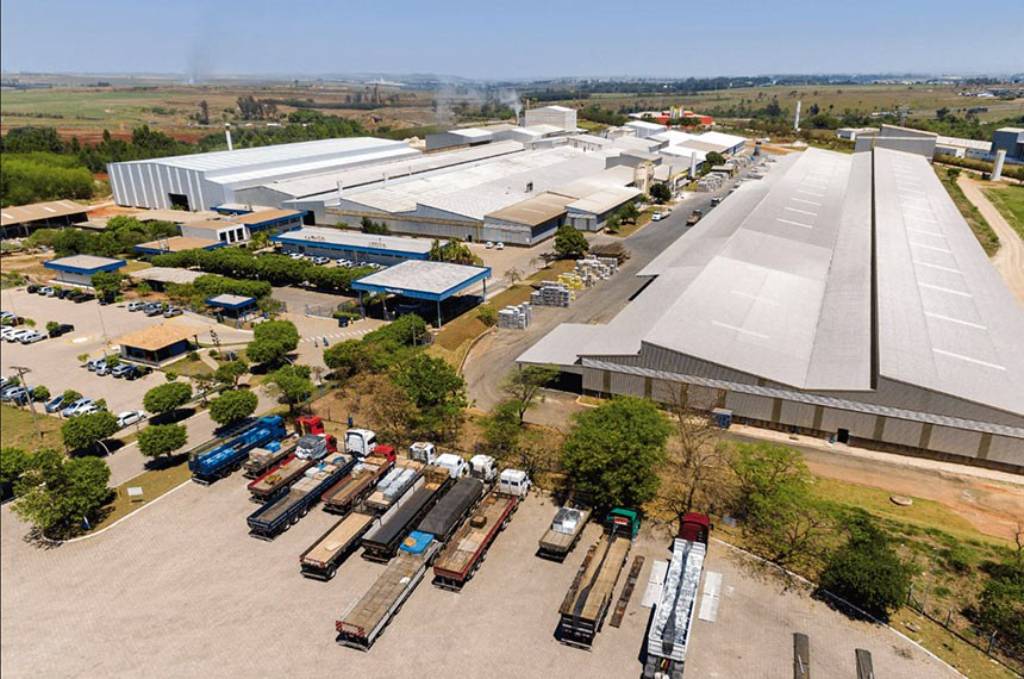 Vista do polo industrial de Santa Gertrudes, em São Paulo, a capital nacional da cerâmica de revestimento – Foto: ALESP
