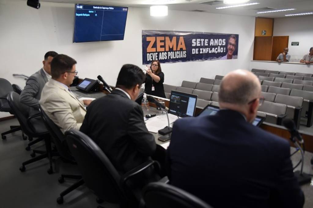 Parlamentares lamentaram a ausência do comandante, não justificada, na audiência da semana passada - Arquivo ALMG - Foto: Henrique Chendes