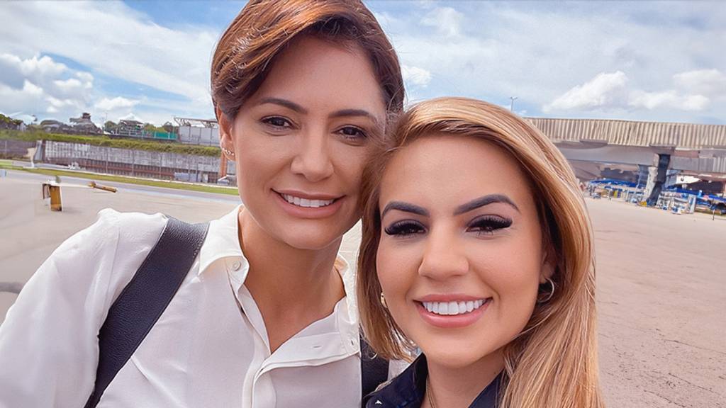 Débora Menezes entrega Título de Cidadã do Amazonas à Michelle Bolsonaro – Foto: Foto: Assessoria de Comunicação