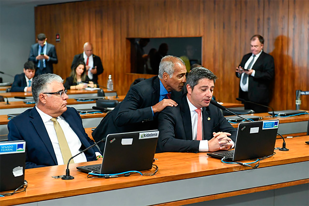 Senador Carlos Portinho (PL-RJ) e o Senador Romário (PL-RJ) –Foto: Roque de Sá/Agência Senado