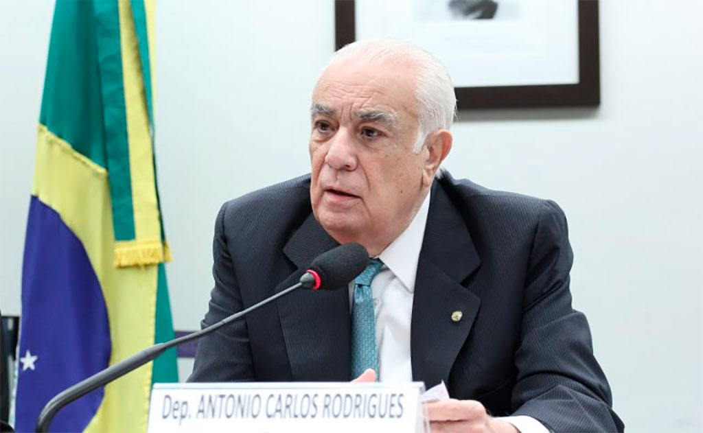 O relator, deputado Antonio Carlos Rodrigues (PL-SP) recomendou mudança no texto – Foto: Vinicius Loures/Câmara dos Deputados