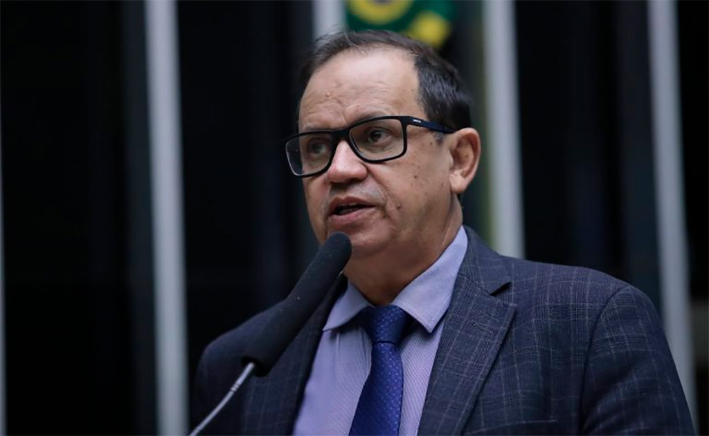 O autor do requerimento de urgência e coordenador da Frente Parlamentar Evangélica, deputado Eli Borges (PL-TO) – Foto: Mário Agra/Câmara dos Deputados