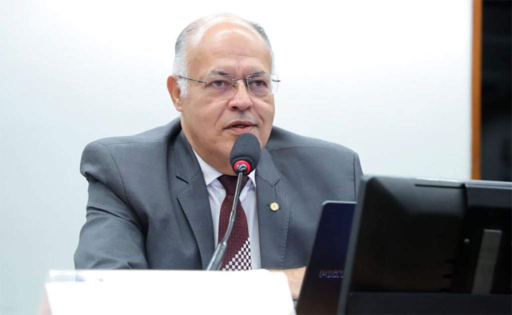 Deputado Pastor Eurico (PL-PE) relatou o projeto na comissão - Foto: Mario Agra/Câmara dos Deputados