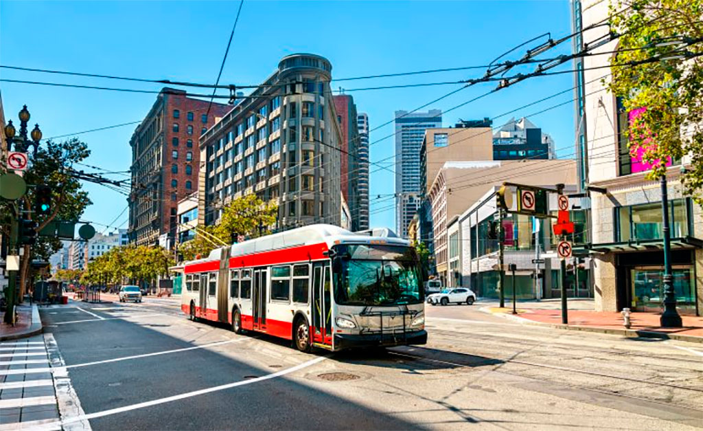 Ônibus elétrico em São Francisco, na California (EUA)- Foto: Getty Images