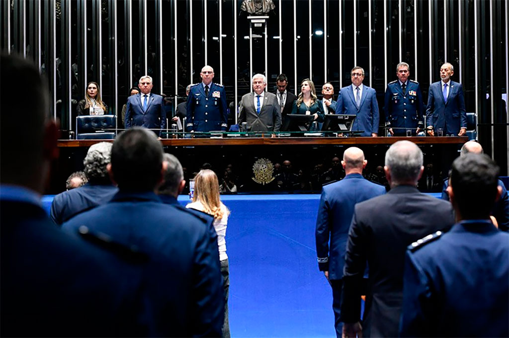 Marcos Pontes (PL-SP) (C) preside a sessão, com Izalci Lucas (PL-DF), Marcelo Kanitz Damasceno, Roberta Rochael, Danilo Forte, Maurício Medeiros (do DCTA) e Inácio Arruda –Foto: Jefferson Rudy/Agência Senado