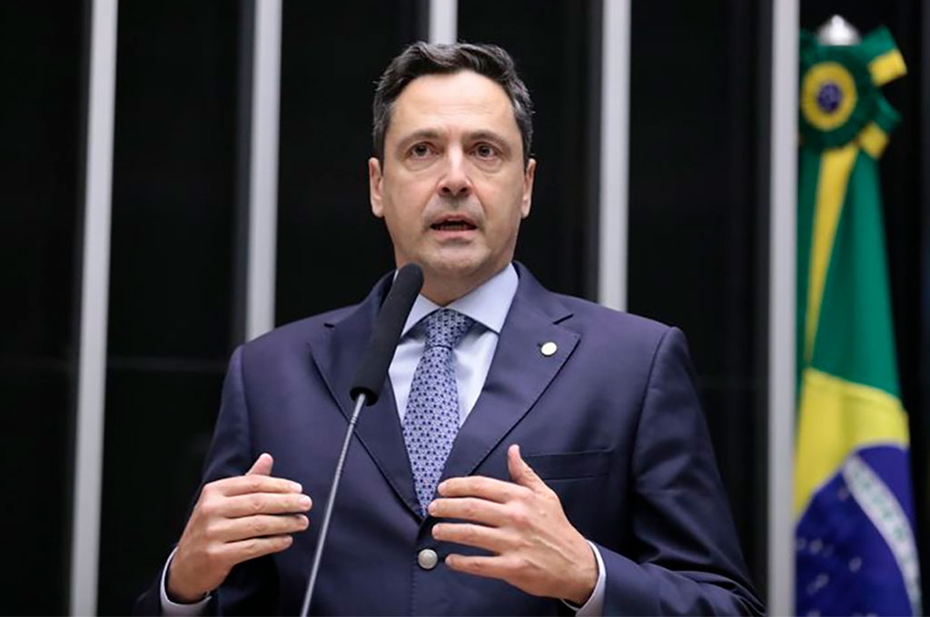 O relator do projeto, deputado Luiz Philippe de Orleans e Bragança (PL-SP): texto amplia transparência nas licitações – Foto: Zeca Ribeiro/Câmara dos Deputados