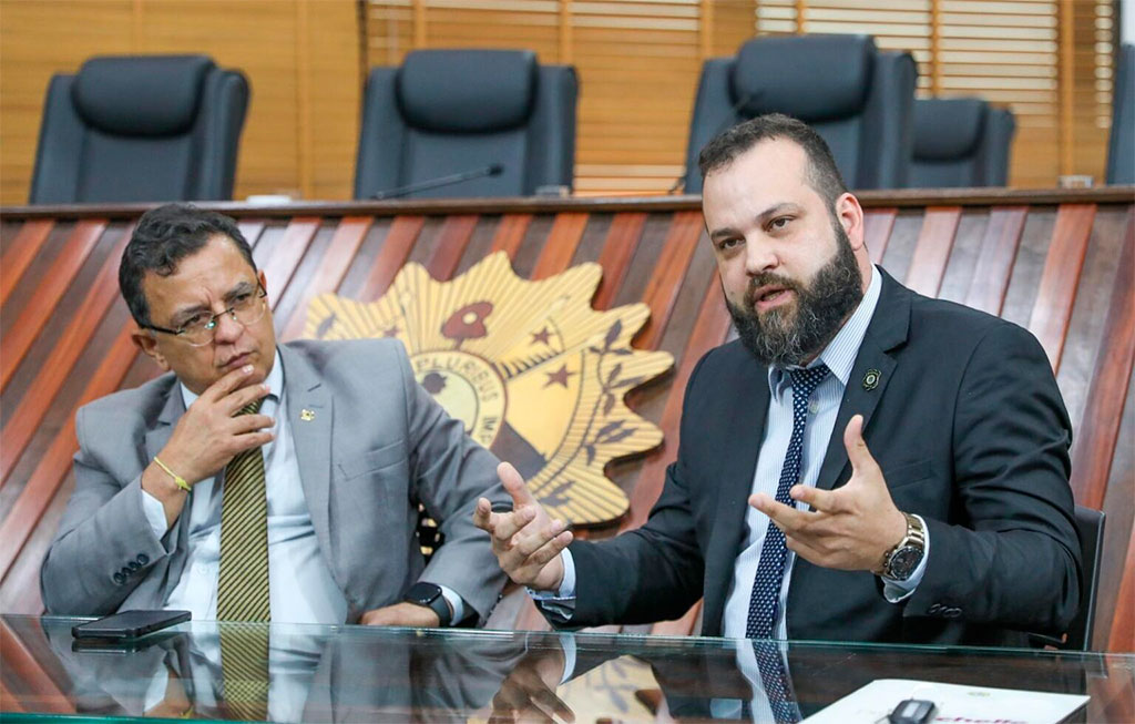 Presidente da Aleac, deputado Luiz Gonzaga e o presidente da Agepenn-Brasil, Ferdinando Gregório - Foto: Sérgio Vale 