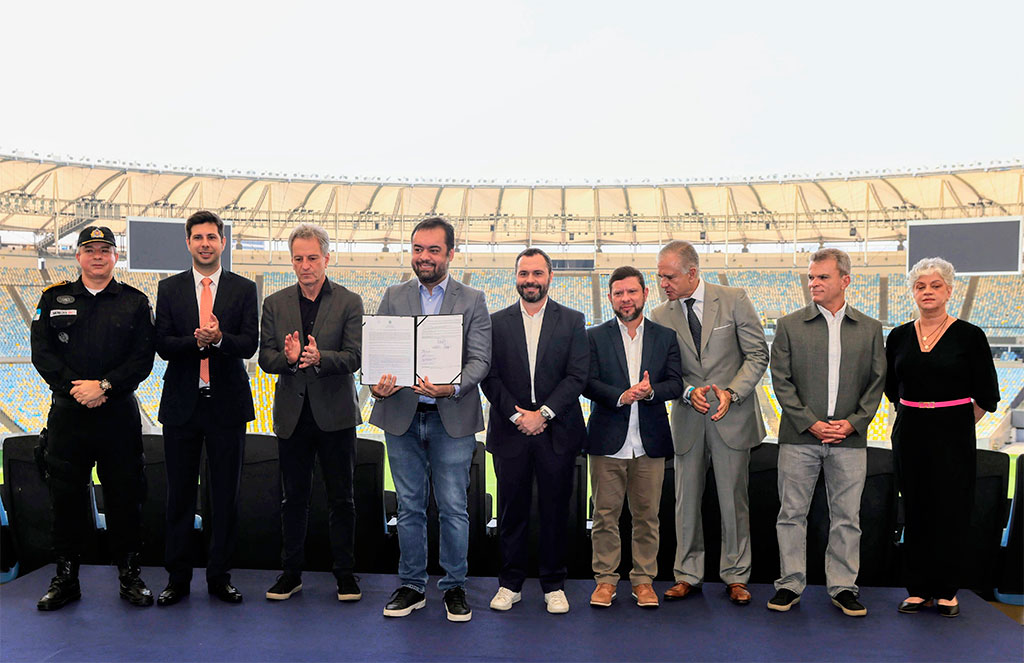 Governo do Estado e o Consórcio Fla/Flu, composto pelos clubes Flamengo e Fluminense assinam o contrato de concessão do Complexo Maracanã – Foto: Marcelo Regua