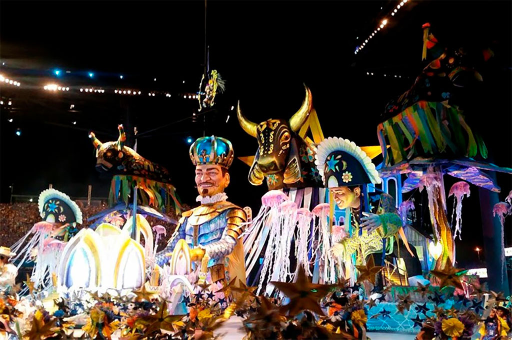 Apresentação do grupo do Boi Caprichoso, em 2017, no Festival Folclórico de Parintins – Foto: Bianca Paiva/Agência Brasil 