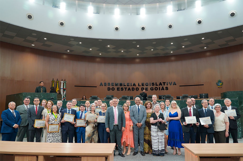 Sessão solene de entrega da Medalha Pedro Ludovico Teixeira e de Certificado do Mérito Legislativo em homenagem ao Dia do Auditor Fiscal – Foto: Denise Xavier