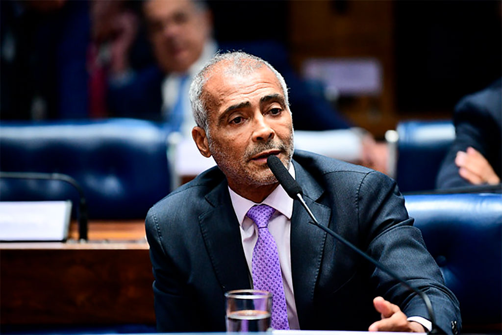 Em pronunciamento, à bancada, senador Romário (PL-RJ) - Foto: Pedro França/Agência Senado