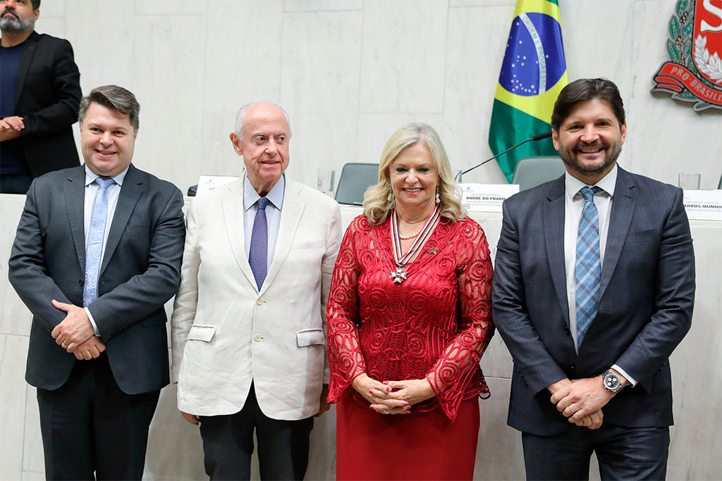 Deputado André Bueno (PL-SP), deputado Barros Munhoz, diretora-superintendente do Centro Paula Souza (CPS), Laura Laganá e o presidente da Alesp, deputado André do Prado (PL-SP) - Foto: Bruna Sampaio
