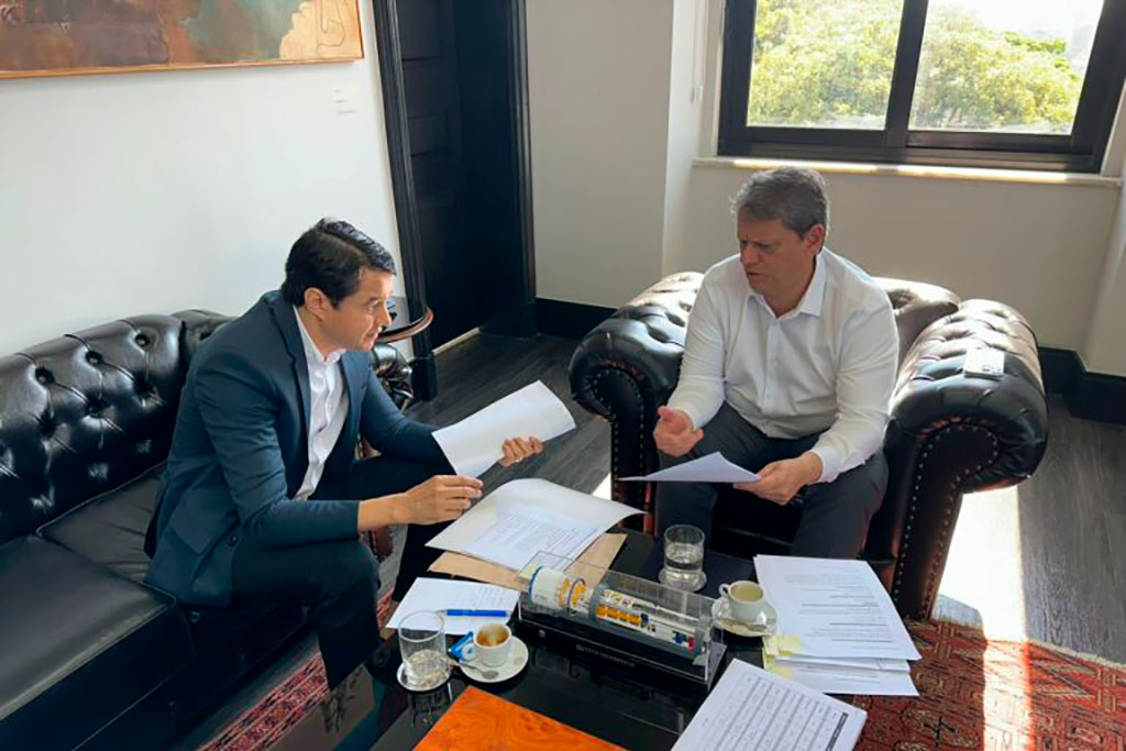 Deputado Carlos Cezar (PL-SP) e o Governador de São Paulo, Tarcísio de Freitas - Foto: divulgação/Assessoria de Imprensa do Deputado