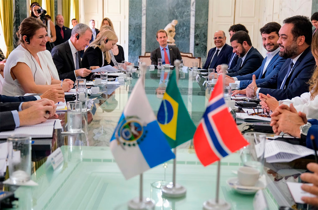 Governador Cláudio Castro durante reunião com a ministra do Comércio e Indústria da Noruega, Cecilie Myrseth, e representantes das empresas de energia Equinor e Statkraft. (Carlos Magno)