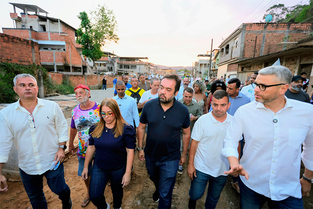 Governador Cláudio Castro durante visita às obras de canalização do córrego das Laranjeiras, em Vista Alegre, Barra Mansa. - Foto: (Marcelo Regua)