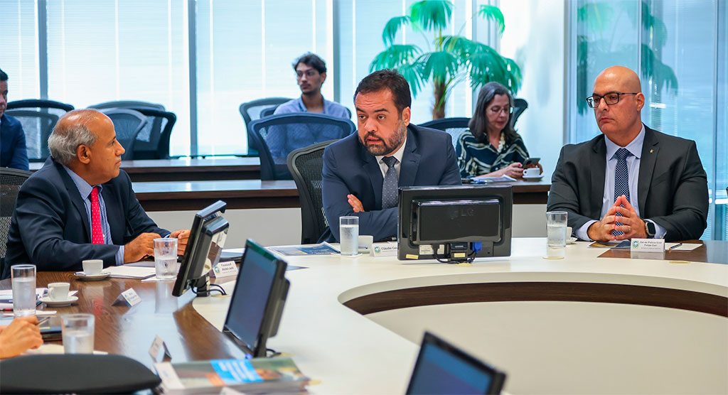 Governador Cláudio Castro (PL-RJ) durante reunião com Yousoouf Abdel-Jelil, representante do UNICEF no Brasil – Foto: (Marcelo Regua)