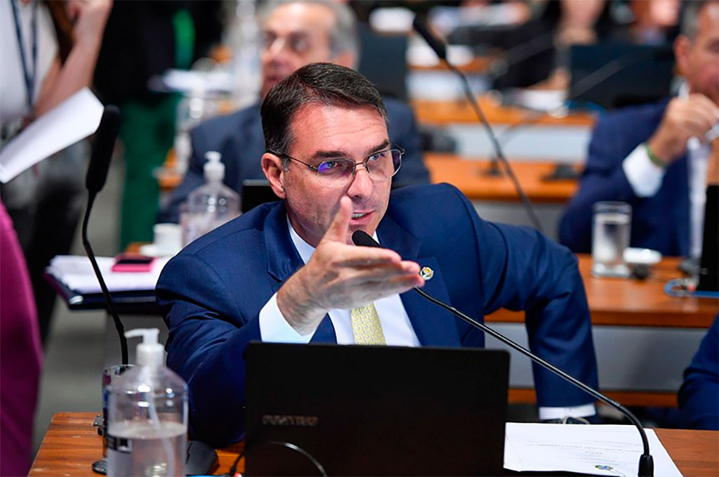 O senador Flávio Bolsonaro (PL-RJ) relatou o projeto – Foto: Edilson Rodrigues/Agência Senado