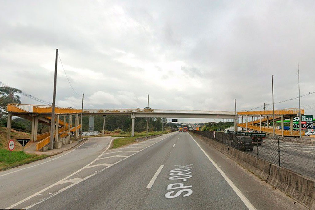 Passagem sobre a rodovia BR-116 fica em local onde Brotto foi atropelado ao ajudar uma pessoa a atravessar – Foto: Google Maps 