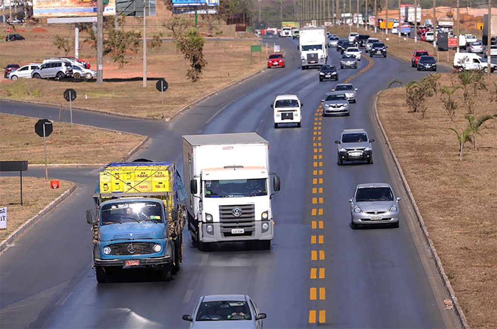 Veículos de todos os tipos poderão pleitear autorização para circulação em rodovias – Foto: Pedro França/Agência Senado 
