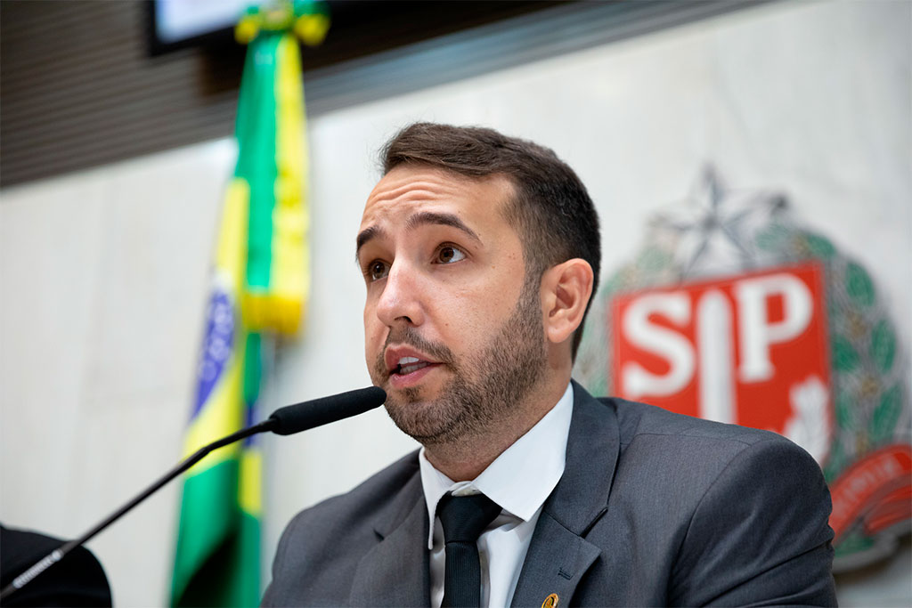 Deputado Tenente Coimbra (PL-SP) na tribuna da Alesp – Foto: divulgação/ Assessoria do deputado Tenente Coimbra (PL-SP)