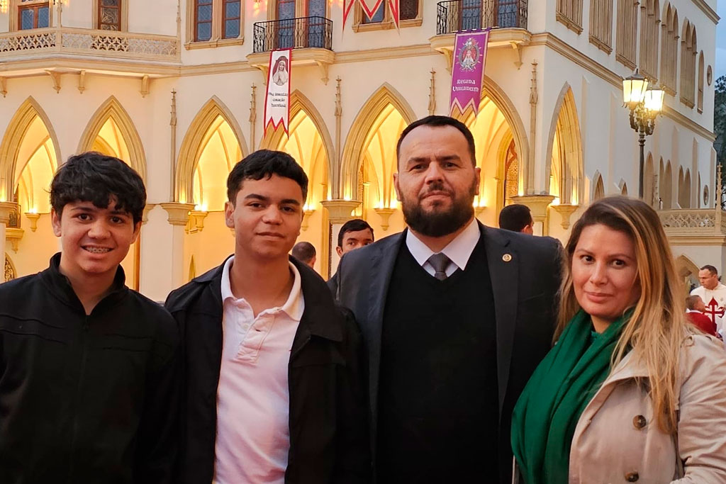 Deputado Gil Diniz (PL-SP) e Família – Foto: da assessoria do deputado Gil Diniz