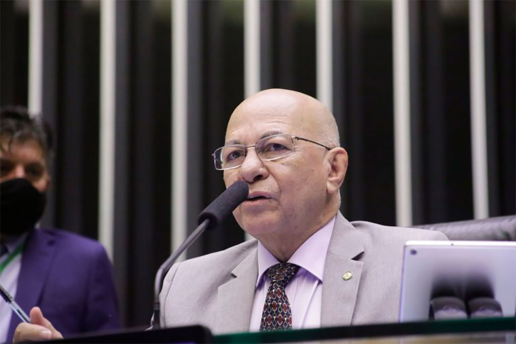 Deputado Professor Alcides (PL-GO), relator, apresentou substitutivo – Foto: Paulo Sérgio/Câmara dos Deputados