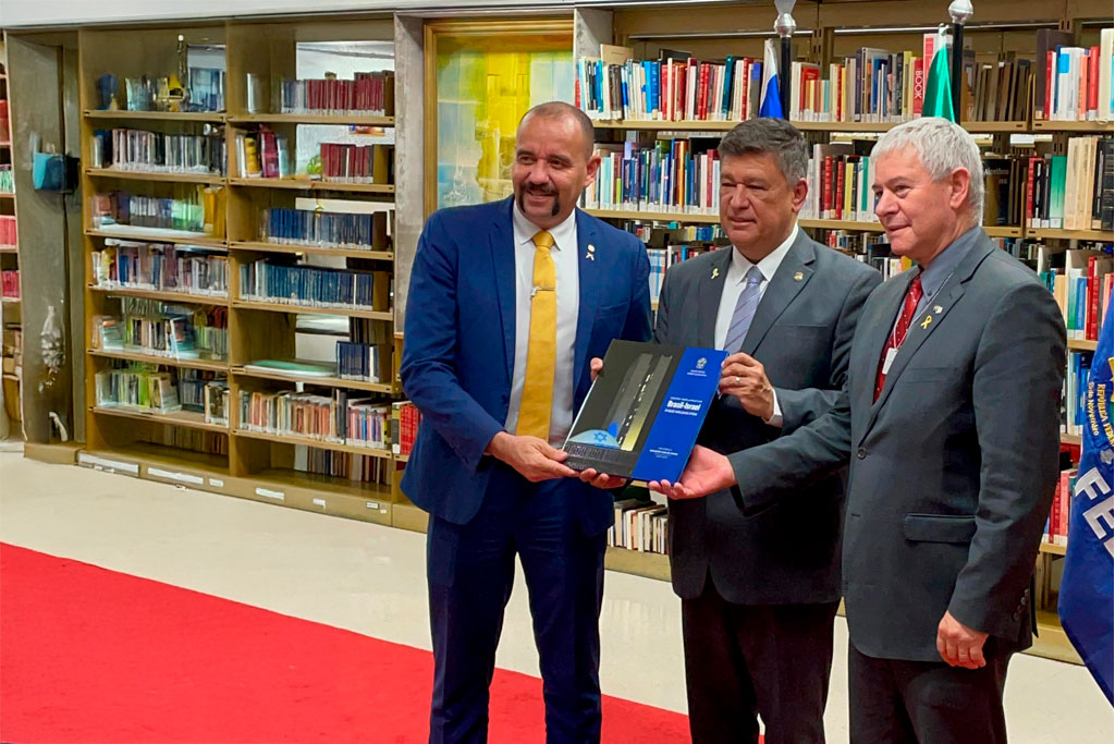 Deputado Sargento Gonçalves Participa do Lançamento do Livro do Grupo Parlamentar Brasil-Israel - Foto: divulgação/Assessoria de imprensa do deputado